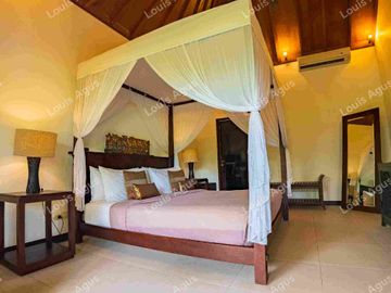 Villa Fully Furnished Hanya 150 Meter Dari Pantai Seminyak
