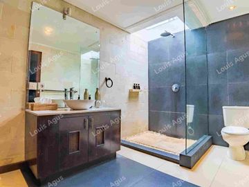 Villa Fully Furnished Hanya 150 Meter Dari Pantai Seminyak