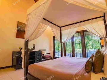 Villa Fully Furnished Hanya 150 Meter Dari Pantai Seminyak
