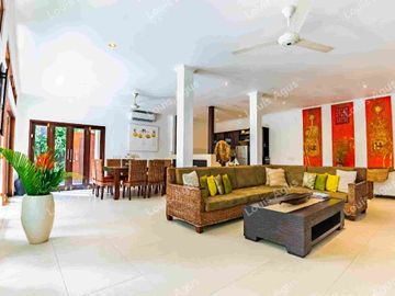 Villa Fully Furnished Hanya 150 Meter Dari Pantai Seminyak