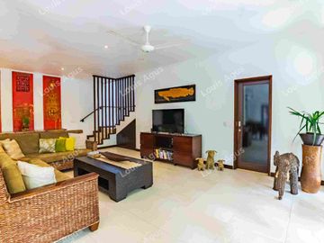 Villa Fully Furnished Hanya 150 Meter Dari Pantai Seminyak
