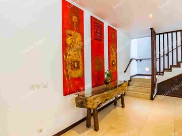 Villa Fully Furnished Hanya 150 Meter Dari Pantai Seminyak