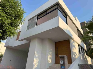 MAGNIFICA CASA EN VENTA EN MONTERRA RESIENCIAL EN ESQUINA DE 3 PLANTAS