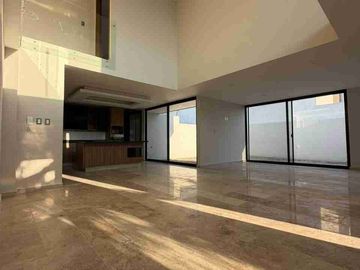 MAGNIFICA CASA EN VENTA EN MONTERRA RESIENCIAL EN ESQUINA DE 3 PLANTAS