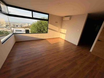 MAGNIFICA CASA EN VENTA EN MONTERRA RESIENCIAL EN ESQUINA DE 3 PLANTAS