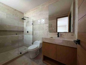 MAGNIFICA CASA EN VENTA EN MONTERRA RESIENCIAL EN ESQUINA DE 3 PLANTAS