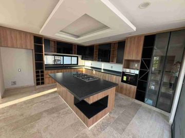 MAGNIFICA CASA EN VENTA EN MONTERRA RESIENCIAL EN ESQUINA DE 3 PLANTAS