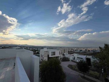 MAGNIFICA CASA EN VENTA EN MONTERRA RESIENCIAL EN ESQUINA DE 3 PLANTAS