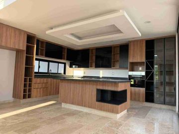 MAGNIFICA CASA EN VENTA EN MONTERRA RESIENCIAL EN ESQUINA DE 3 PLANTAS