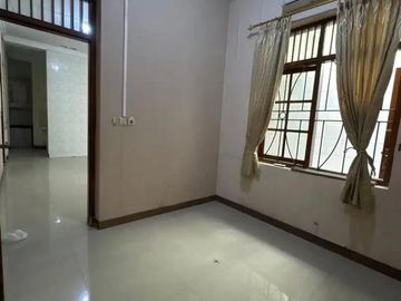 MURAH! Rumah 2 Lantai Siap Huni di Kelapa Gading Bcs