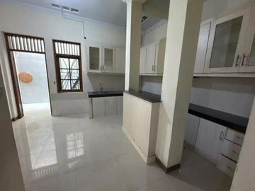 MURAH! Rumah 2 Lantai Siap Huni di Kelapa Gading Bcs