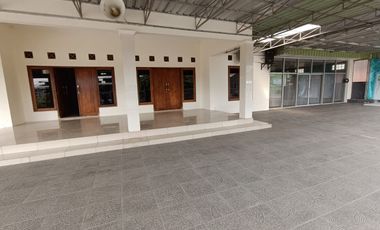 Disewakan Rumah Besar & Luas 1 Lantai – Lokasi Strategis Jalan Godean KM 7, Sidoarum