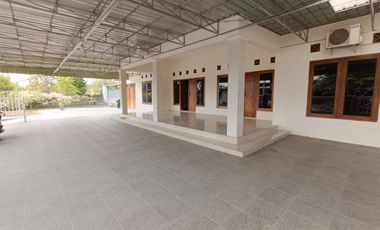 Disewakan Rumah Besar & Luas 1 Lantai – Lokasi Strategis Jalan Godean KM 7, Sidoarum