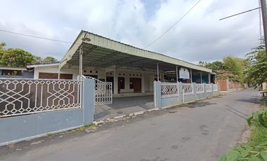 Disewakan Rumah Besar & Luas 1 Lantai – Lokasi Strategis Jalan Godean KM 7, Sidoarum