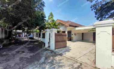 Tanah Plus 3 Unit Bangunan di Ampera Jakarta Selatan