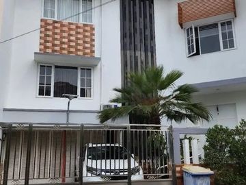 DIJUAL RUMAH MEWAH KELAPA GADING VILA PERMATA HARGA MIRING