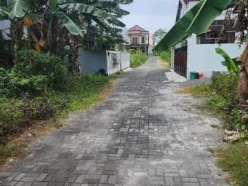 Dijual Pekarangan  Di Selatan Jalan Damai, Posisi Hook, Cocok Hunian dan Kos