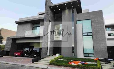 Residencia en venta Sierra Alta 9o sector.