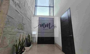 Residencia en venta Sierra Alta 9o sector.