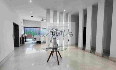 Residencia en venta Sierra Alta 9o sector.