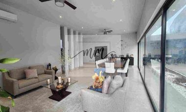 Residencia en venta Sierra Alta 9o sector.
