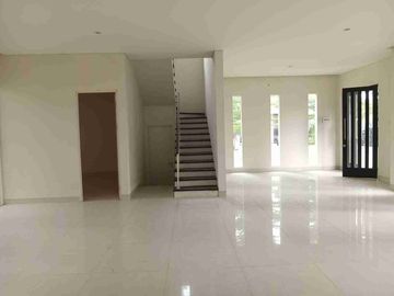 Rumah 2 Lantai , poolprivate , lokasi sidoarjo kota