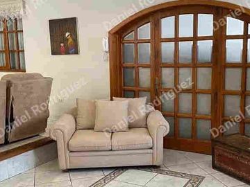 Casa amoblada de venta en Cuenca Ecuador. Sector ECU 911 Ave. 10 de agosto parque Santa Anita