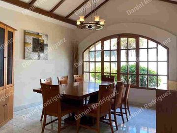 Casa amoblada de venta en Cuenca Ecuador. Sector ECU 911 Ave. 10 de agosto parque Santa Anita