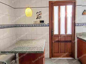 Casa amoblada de venta en Cuenca Ecuador. Sector ECU 911 Ave. 10 de agosto parque Santa Anita