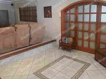 Casa amoblada de venta en Cuenca Ecuador. Sector ECU 911 Ave. 10 de agosto parque Santa Anita