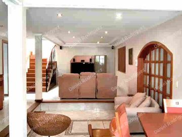 Casa amoblada de venta en Cuenca Ecuador. Sector ECU 911 Ave. 10 de agosto parque Santa Anita