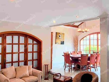 Casa amoblada de venta en Cuenca Ecuador. Sector ECU 911 Ave. 10 de agosto parque Santa Anita