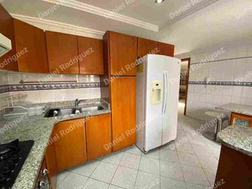 Casa amoblada de venta en Cuenca Ecuador. Sector ECU 911 Ave. 10 de agosto parque Santa Anita