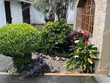 Casa amoblada de venta en Cuenca Ecuador. Sector ECU 911 Ave. 10 de agosto parque Santa Anita
