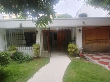 ARRIENDO CASA USO COMERCIAL CERCA AL PARQUE VENEZUELA