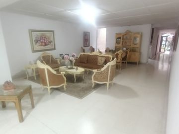 ARRIENDO CASA USO COMERCIAL CERCA AL PARQUE VENEZUELA