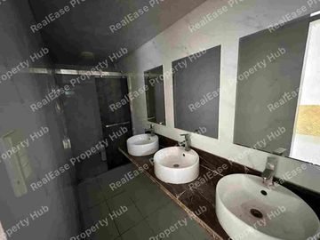 FOR SALE: 3-Sty Townhouse in San Antonio Makati City - ₱17M