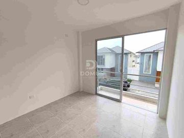 Por ESTRENAR casa ubicada en vistana 2000