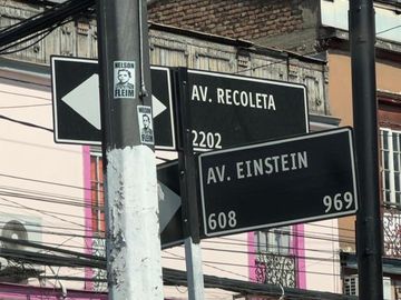 CASA COMERCIAL 971 M2 LIQUIDA BANCO EN AV EINSTEIN RECOLETA