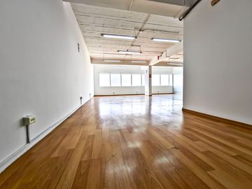 ¡Venta de Oficina Moderna en San Isidro!