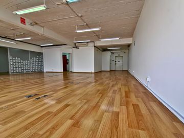 ¡Venta de Oficina Moderna en San Isidro!