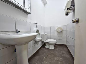 ¡Venta de Oficina Moderna en San Isidro!