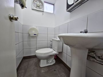 ¡Venta de Oficina Moderna en San Isidro!