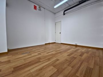 ¡Venta de Oficina Moderna en San Isidro!