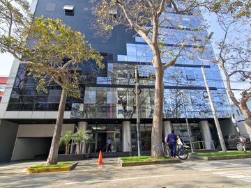 ¡Venta de Oficina Moderna en San Isidro!