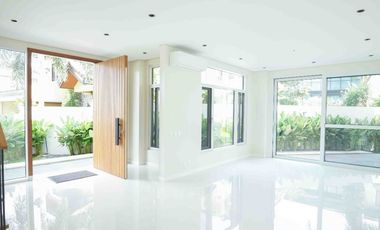 For Sale: 4 Bedroom 4BR House and Lot in Portofino Heights, Las Piñas City