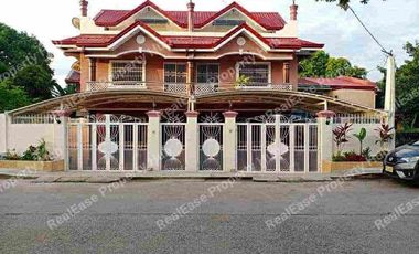 FOR SALE: Duplex House in Bay Breeze Executive Village, Hagonoy, Taguig City - ₱40M
