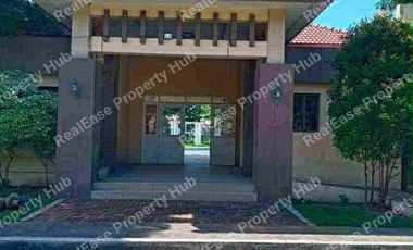 FOR SALE: Duplex House in Bay Breeze Executive Village, Hagonoy, Taguig City - ₱40M