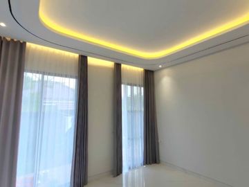Manyar Kertajaya, Tropical House With Waterfall, Dkt Manyar Kertoarjo