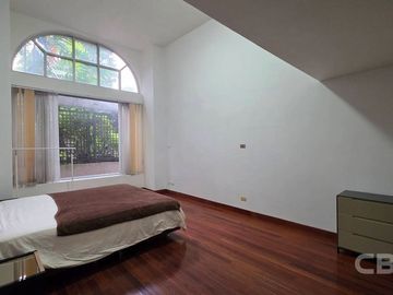 All Seasons Mansion (43031)